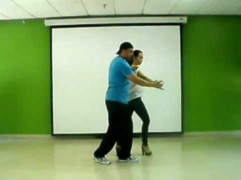 Aprende a bailar salsa. Cruce manos