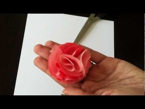 Como adornar zapatos con una flor