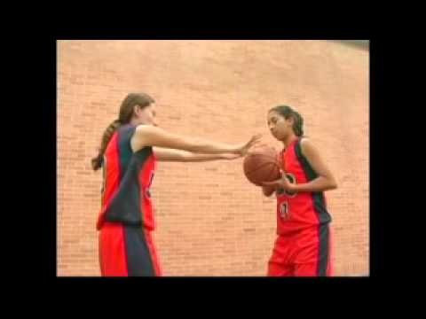 Baloncesto: Pases de balón con dos manos de pecho