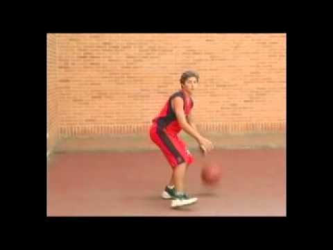 Baloncesto: Entre las piernas