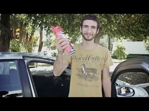 Limpiando los interiores de tela del coche