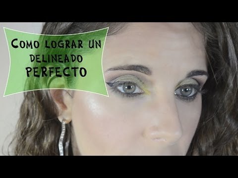 Cómo delinear los ojos con el estilo "ojo de gato" en dos segundos