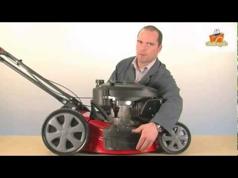 Dándole mantenimiento  al cortacesped