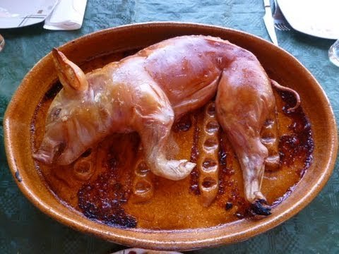 Cochinillo asado al horno de leña
