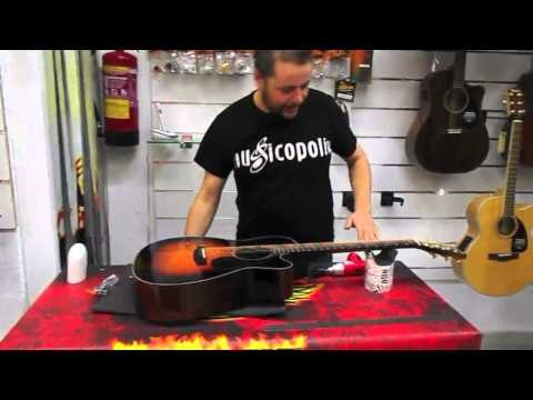 Cómo reparar una guitarra acústica