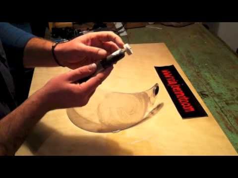 Como pulir la pantalla de un casco de moto