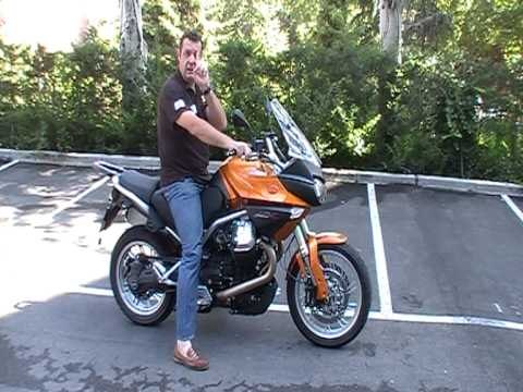 Como bajarse de la moto