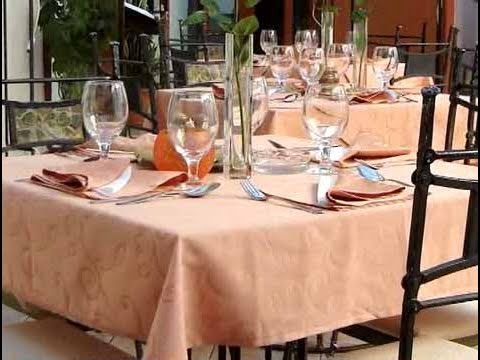 Cómo mostrar buenos modales en la mesa