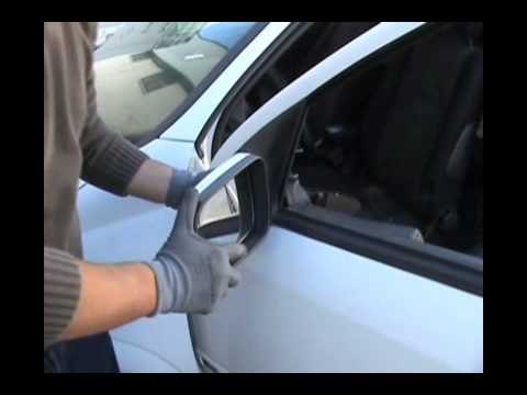 Cambiar el espejo retrovisor de un coche