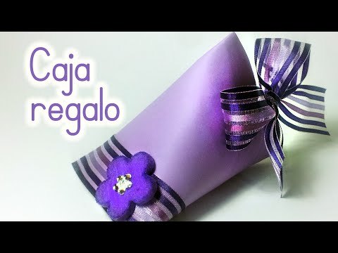 Caja de regalo reciclando un rollo de papel higiénico