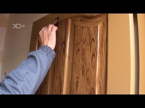Pintar puertas metálicas imitación de madera