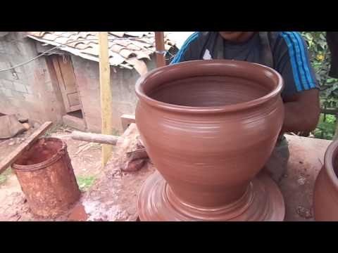 Haciendo maceteros en barro