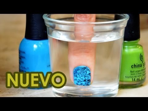 Decorar uñas con agua