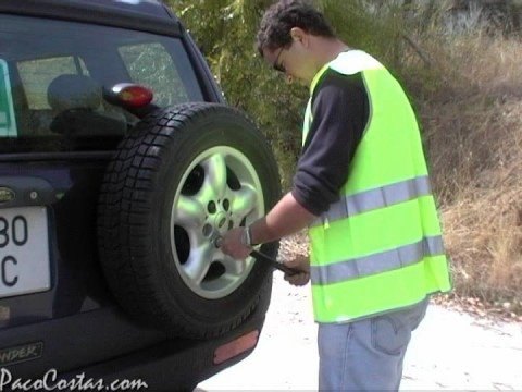 Aprende a cambiar un neumático de coche