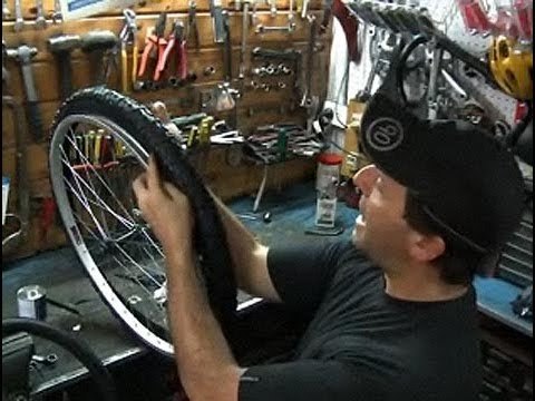 Reparar un pinchazo en una bicicleta