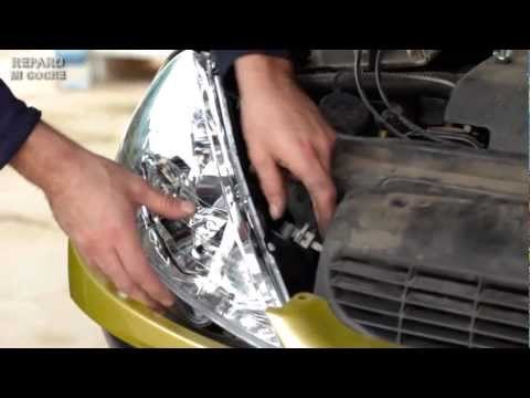 Cambiar el faro de un coche