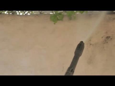 Lavar pared con manguera a presión