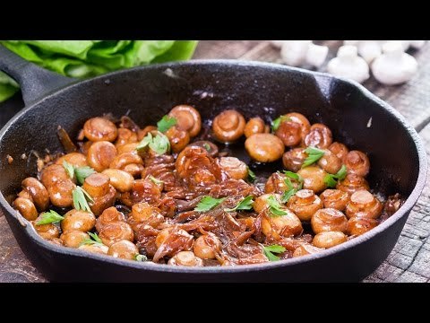 Setas salteadas con cebolla caramelizada