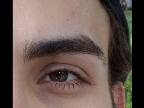 Depilar las cejas de caballero