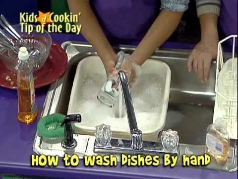 Aprende a lavar los platos a mano