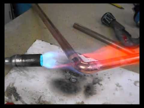 Soldar tubos y piezas de cobre con estaño-plata