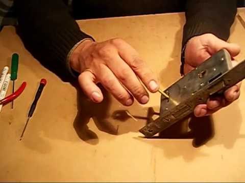 Como abrir una puerta con su cerradura trabada