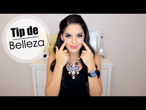 Disimulando con maquillaje los ojos hinchados 