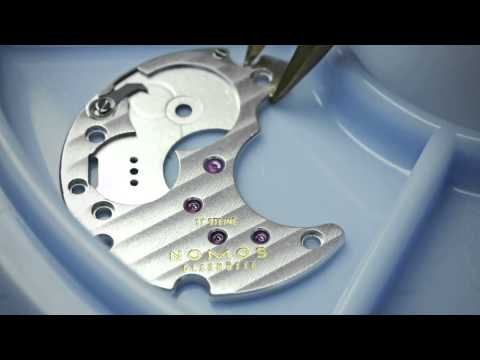 Proceso artesanal de construir un reloj