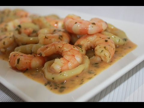 Calamares en salsa de langostinos