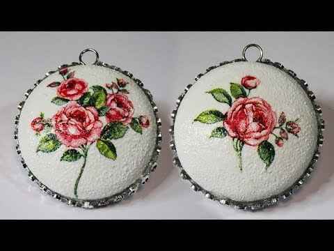 Reciclaje creativo: medallón hecho con latas de refresco