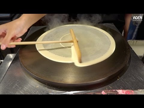Crepes de fresa. Comida callejera en Japón