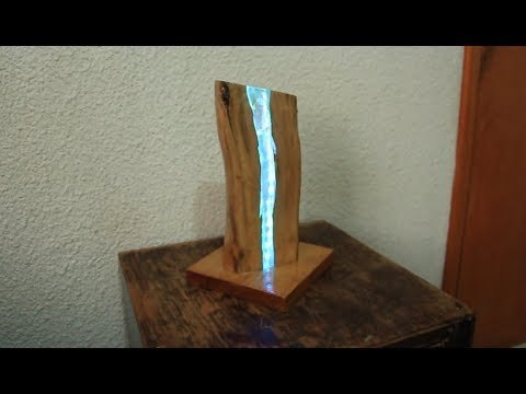 Lámpara de madera y cristal