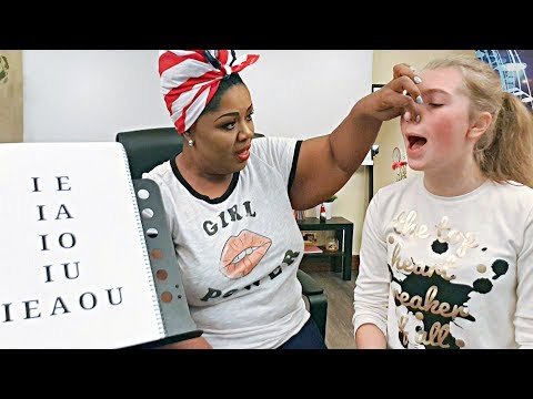 Joven cantante con coach vocal