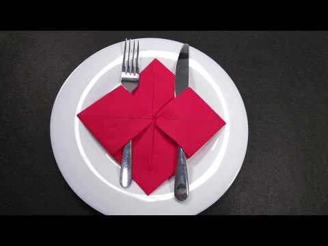 Doblar servilletas de papel con rombos