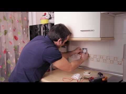 Cómo cambiar una base de enchufe simple por una doble