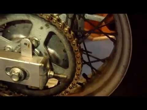 Limpieza y engrase de cadena de moto