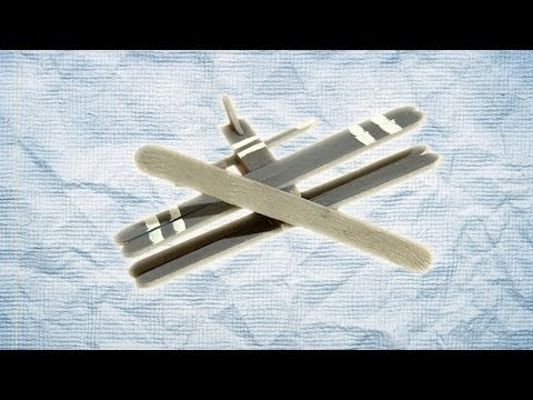 Avión de palos de madera
