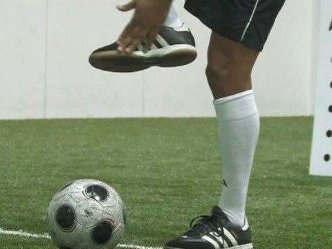 Como jugar fútbol: Cambio de dirección hacia adentro 