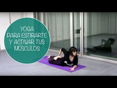 Clase de Yoga. Activate y estira los músculos